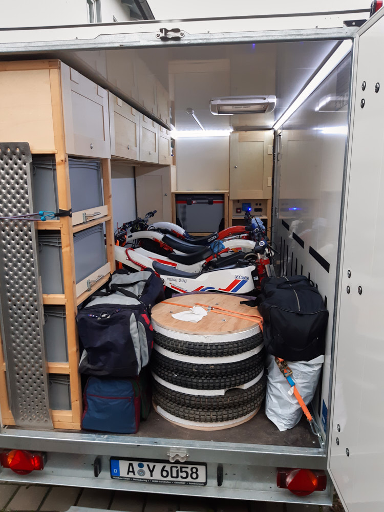 Der Anhänger ist beladen